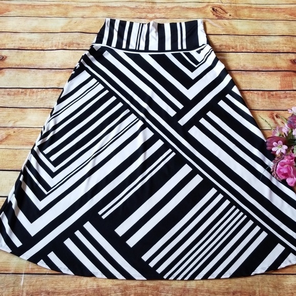 Allison Taylor Dresses & Skirts - Allison Taylor Black & White Striped Skirt, Large
